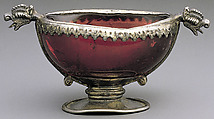 Miniature Garnet Cup with Dragon-Head Handles, Carved from star garnet (deep reddish purple with brownish undertones, displaying asterism); with gilded silver mounts